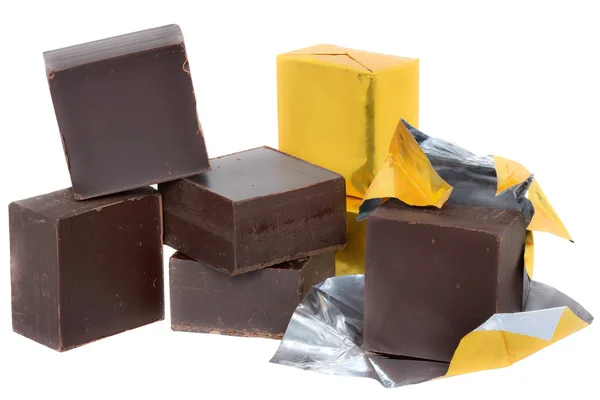 Cubos Chocolate Embalaje Dorado Aislado Sobre Fondo Blanco —  Fotos de Stock