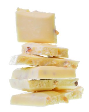 Badem fıstıklı kırık beyaz çikolata.