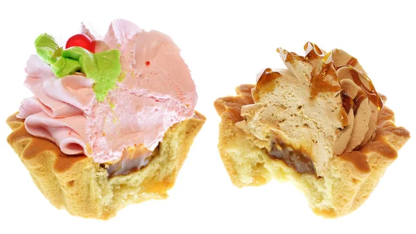Dwa gryzione ciasto tartletowe z kremem truskawkowym i karmelem — Zdjęcie stockowe