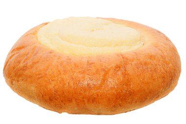 Süzme peynirli cheesecake yakın plan izole edilmiş.