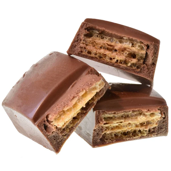 Barra de chocolate con cacahuete, caramelo aislado —  Fotos de Stock