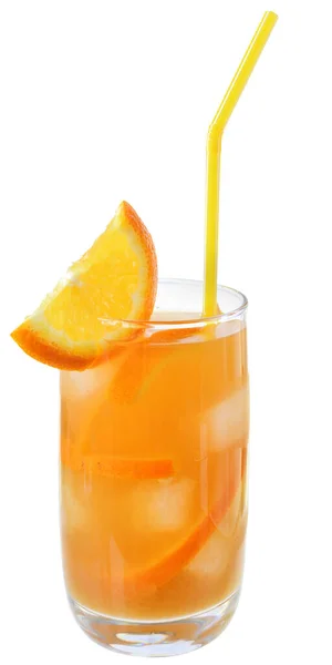 Koktejl Pomerančovou Šťávou Kostkami Ledu Izolované Bílém Pozadí — Stock fotografie
