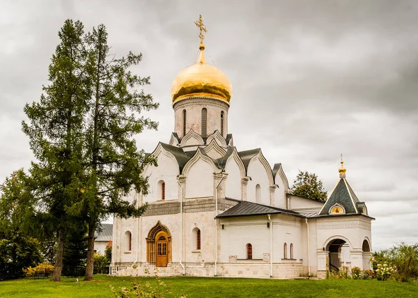 Rus manastır kilisesi