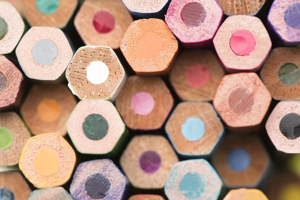 Bazı renkli kalemler görünümü top