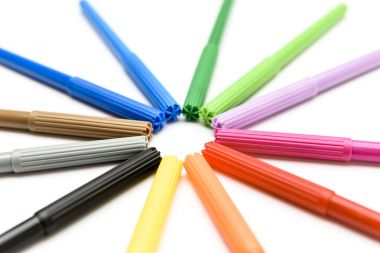 Renkli işaretleyicileri formlar üzerinde beyaz bir arka plan yapmak