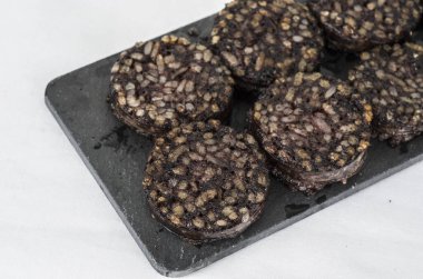 Tahta yemek, İspanyol aperatifi salsa, İtalyan yemeği. 