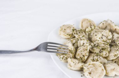 Etli raviolio geleneksel yemek Rus pelmeni bifteği domuz eti 