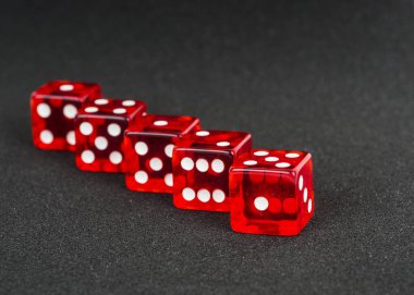 siyah zemin üzerine kırmızı dices 