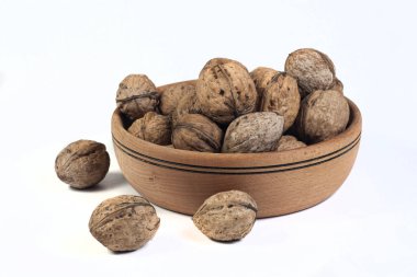 Cevizler beyaz üzerine izole