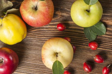 ahşap vintage üzerinde elma