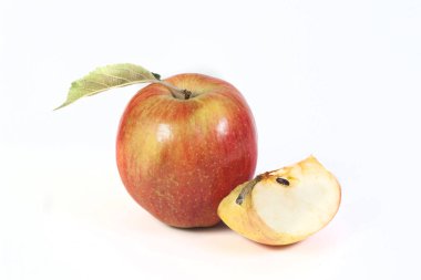 Elma beyaz üzerine izole