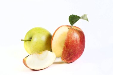 Elma beyaz üzerine izole