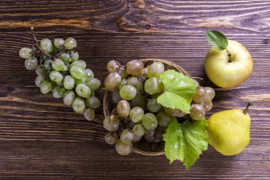 üzüm ve arka plan üzerinde meyve