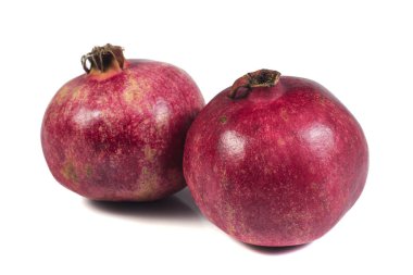 beyaz üzerine nar izole