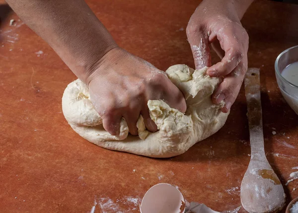 Pişirme için hazırlanan hamur — Stok fotoğraf