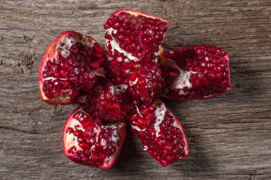 bir tabloda Trabzon hurması