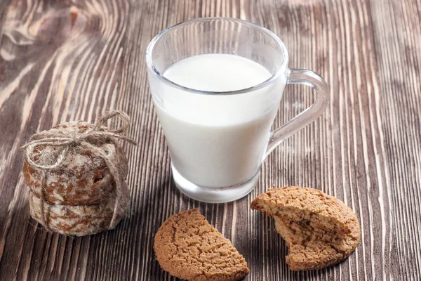 Galletas en la mesa —  Fotos de Stock