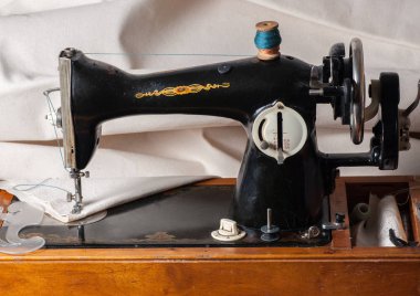 Eski vintage el dikiş makinesi