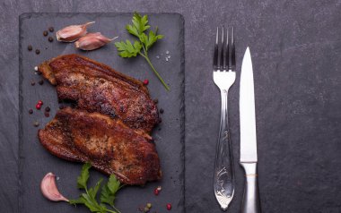 Fırında domuz eti.