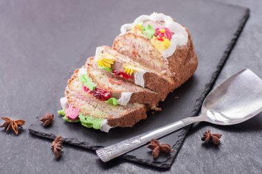 Doğum günü pastası