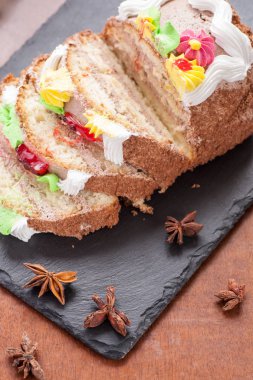 Doğum günü pastası