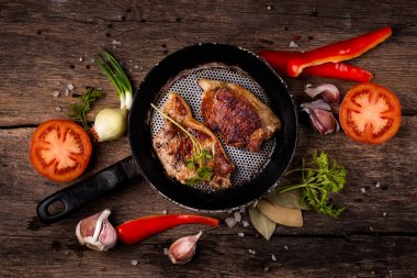 Fırında domuz eti.