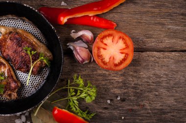 Fırında domuz eti.