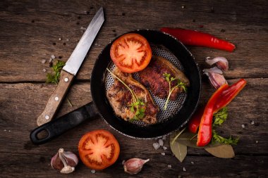 Fırında domuz eti.