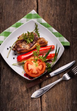 Fırında domuz eti.