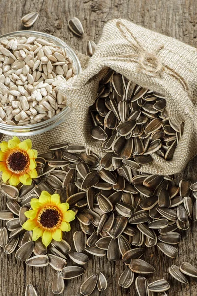 Semillas de flores en bolsa — Foto de Stock