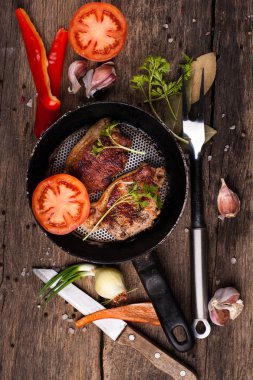 Fırında domuz eti.