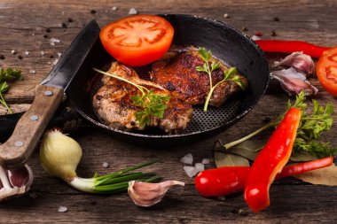 Fırında domuz eti.