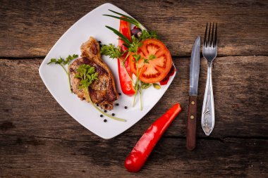 Fırında domuz eti.