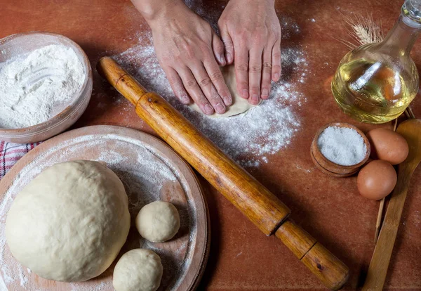 Massa de farinha preparada padeiro — Fotografia de Stock