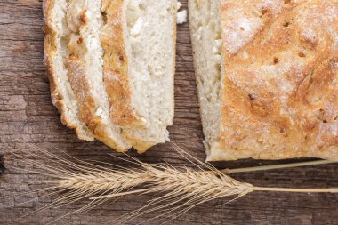 Taze ev yapımı ekmek.