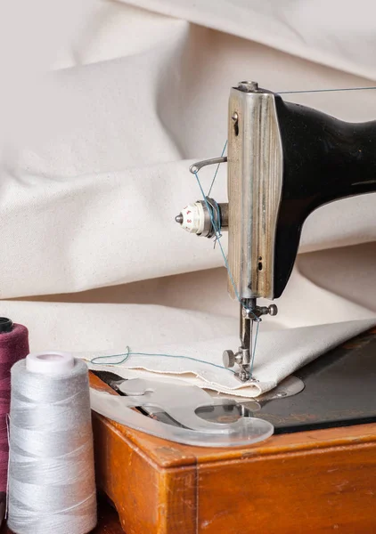 Old vintage hand sewing machine — Stock Photo, Image