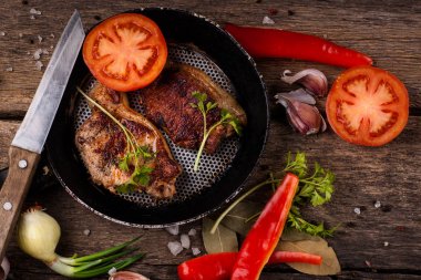 Fırında domuz eti.