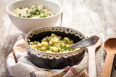 salata patates ve dereotu