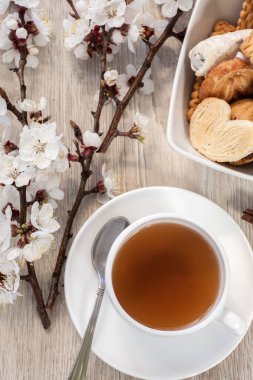 çay ve kayısı çiçek