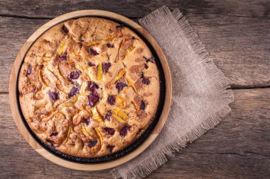 Ev yapımı elmalı turta.