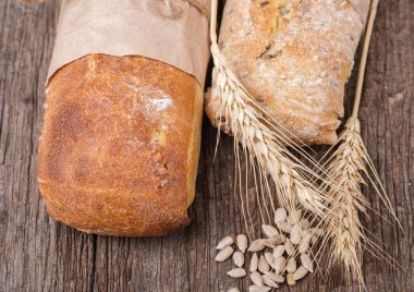 ekmek ve ayçiçeği çekirdekleri