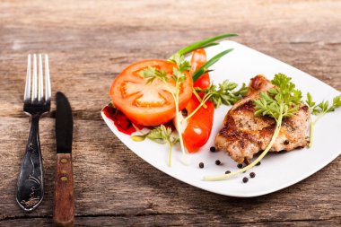 Fırında domuz eti.