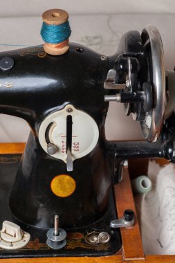 Eski vintage el dikiş makinesi