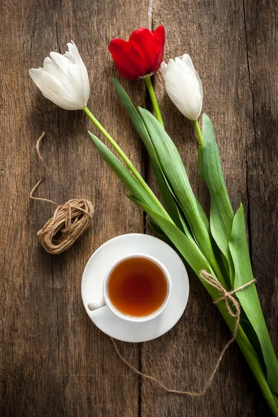 Té y tulipanes —  Fotos de Stock