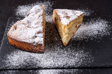 Ev yapımı elmalı turta.