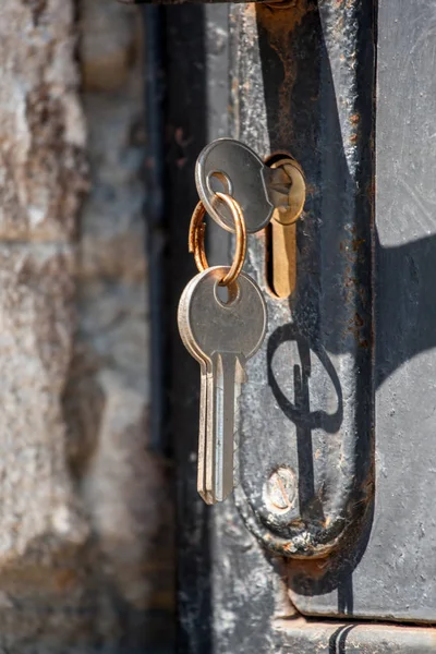 Anahtar taşı içinde kilitli — Stok fotoğraf