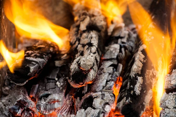 Legno in fiamme — Foto Stock