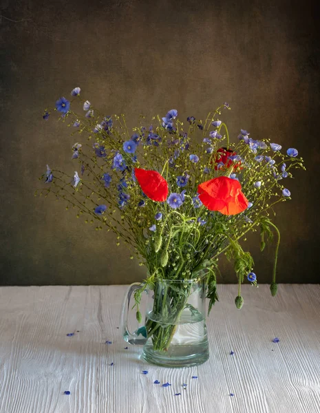 Polne kwiaty i maku — Zdjęcie stockowe