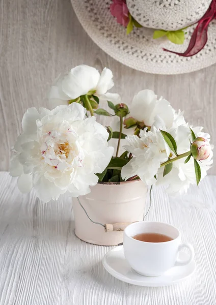 Still life with peonies — Stock Photo, Image