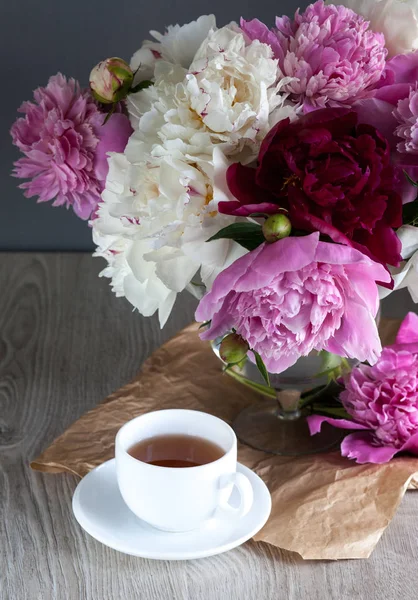 Still life with peonies — Stock Photo, Image